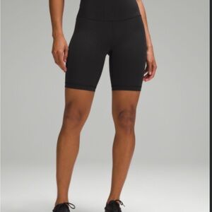 Lululemon Black Wunder Train High-Rise Short 8” size 14